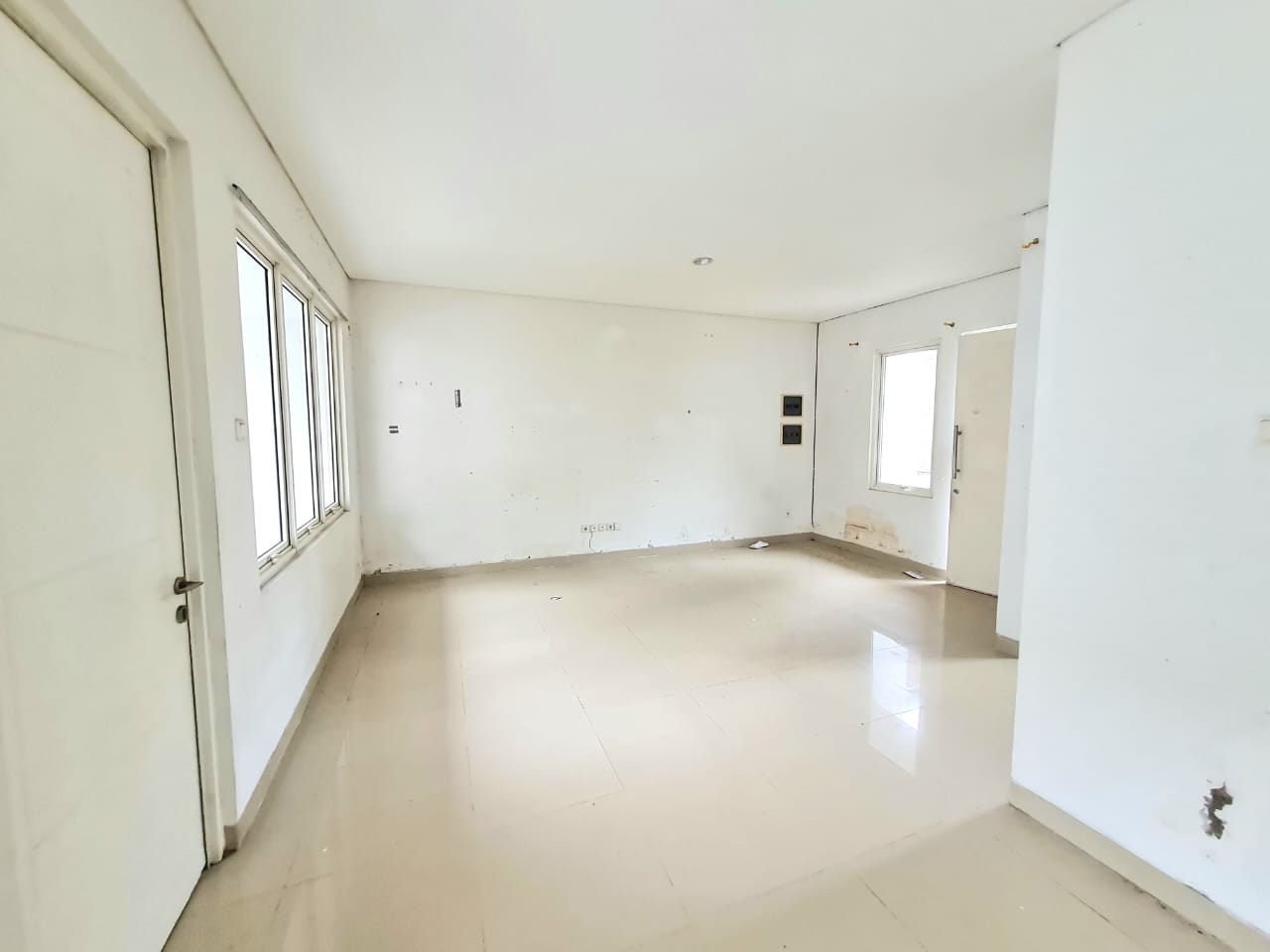 Dijual Rumah di Airlangga Grand Taruma Karawang